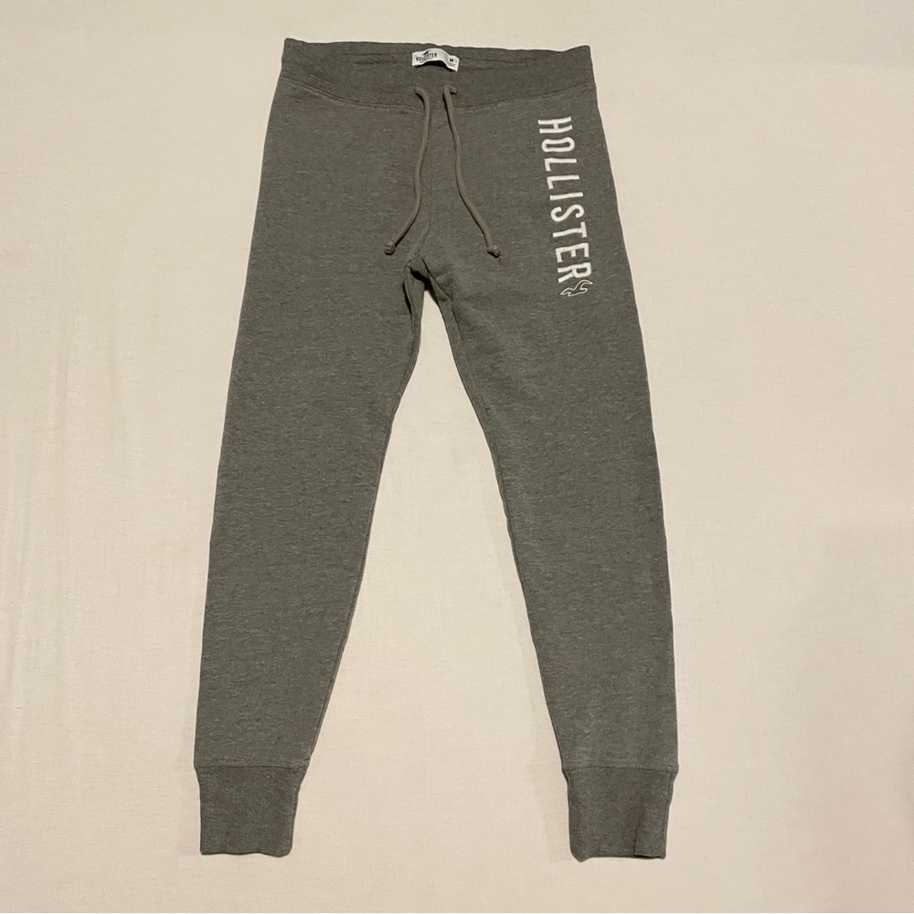 Hollister Women’s Grey Logo Jogger Sweatpants Size Medium